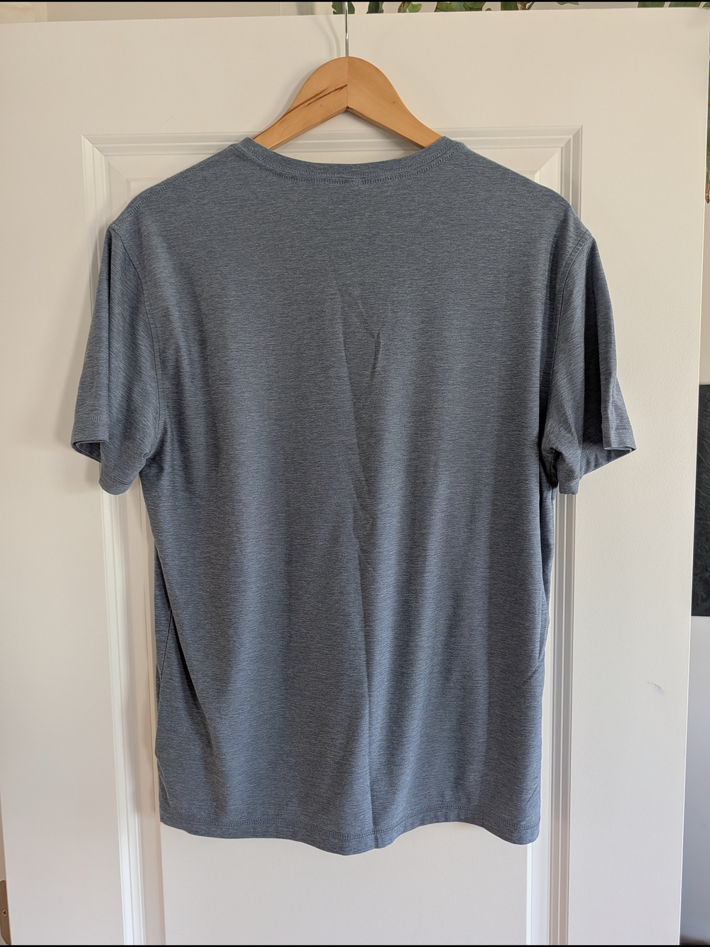 Vuori Heather Blue Crewneck Short Sleeve Stratos Tee - Picture 3 of 3